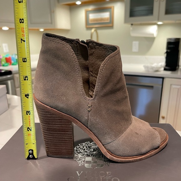 Vince Camuto Katleen Peep Toe Bootie - Picture 9 of 9